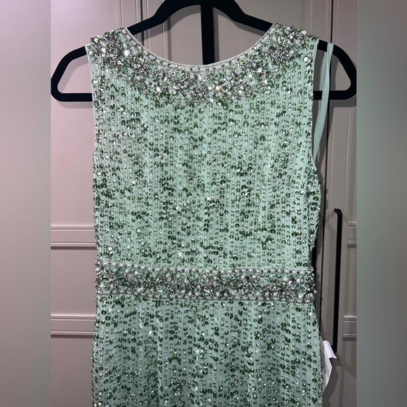 Sequined sleeveless embellished neckline long gown - Picture 5 of 8